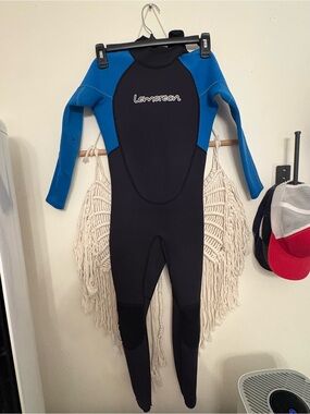 Lemorecn Black & Blue Full Wetsuit size 10/12 boys